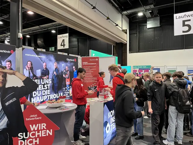 Fragen an den möglichen Ausbildungsbetrieb – am Freitag besuchen vor allem Schüler die Berufsinfomesse in Offenburg. | Foto: gro