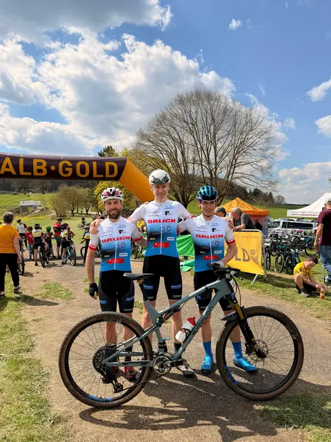 Gabriel Maier, Jonathan Huber, André Moser im Ziel des Marathons