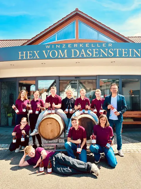 Die Schüler der "Rebgeister" mit Lehrerin Christiane Arnold  | Foto: Gemeinde Kappelrodeck/Jasmin Liebich