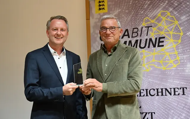 Pascal Weber, Bürgermeister von Ringsheim (links), mit dem baden-württembergischen Innenminister Thomas Strobl  | Foto: Innenministerium BW