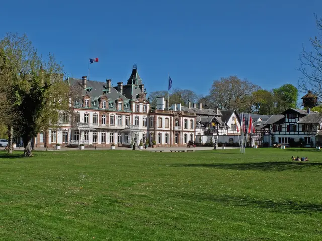 Der Blick zum 1750 errichteten Château de Pourtalès. | Foto: Alfred Schramm