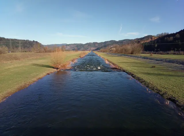 Die kanalartig ausgebaute Kinzig zwischen Schönberg und Bergach.  | Foto: Regierungspräsidium Freiburg