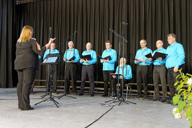 Männerchor vom "Chor für Alle" unter Leitung von Sonja Große