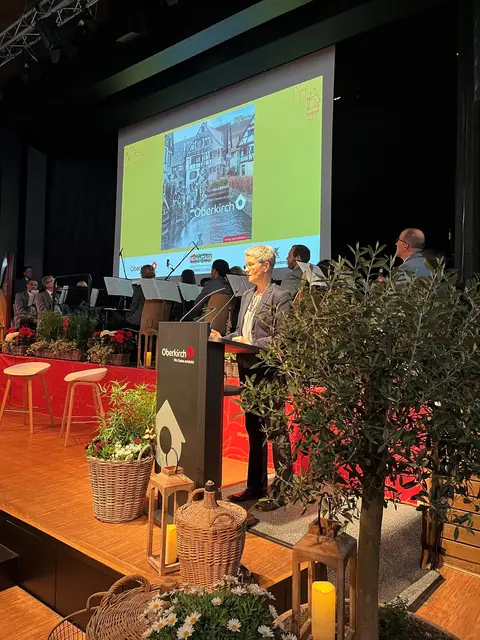 Dr. Irmgard Schwanke präsentierte das neue Buch über Oberkirch. | Foto: ag