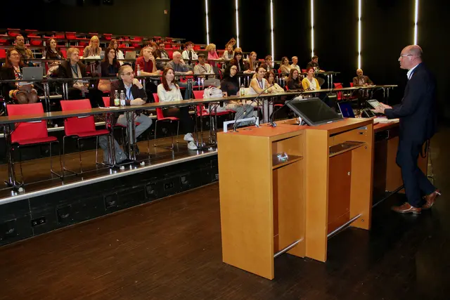 Rektor Prof. Dr. Stephan Trahasch begrüßte die mehr als 20 Mitarbeiter der teilnehmenden Partnerhochschulen.  | Foto: Hochschule Offenburg