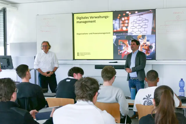 Regierungspräsidium Carsten Gabbert und Prof. Dr. Jörg Röber gestalten die Vorlesung. | Foto: Hochschule Kehl