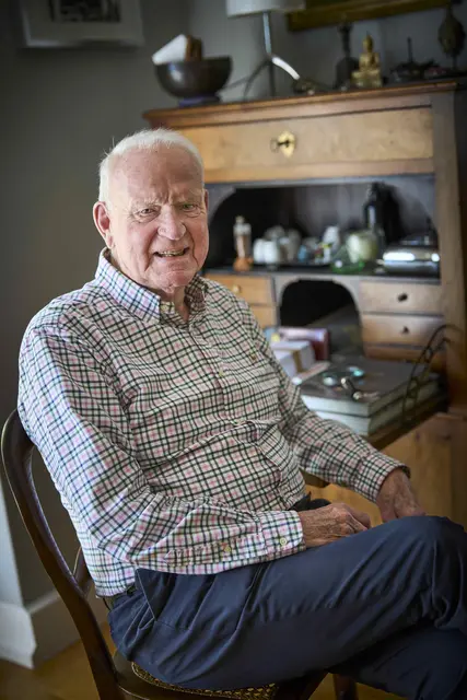 Joachim Schraeder wusste schon als Kind, dass er Arzt werden will und hat sich mit großer Leidenschaft seinem Beruf verschrieben. Als Mediziner konnte er zudem die Welt bereisen. Im Ruhestand will er wieder mehr seinem liebsten Hobby nachgehen - dem Rennradfahren. | Foto: Michael Bode