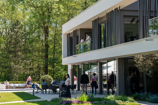 Wohnideen zum Anfassen: Im Erlenpark erkundeten Besucher moderne Ausstellungshäuser und unterschiedliche Architekturkonzepte. | Foto: WeberHaus