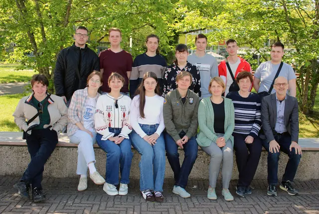Prorektor Prof. Dr. Tobias Hagen, Prof.Dr. Evgenia Sikorski und Dr. Oksana Lozovenko (sitzend von rechts) begrüßten die ukrainischen Studierenden und ihre Professorinnen | Foto: Hochschule Offenburg
