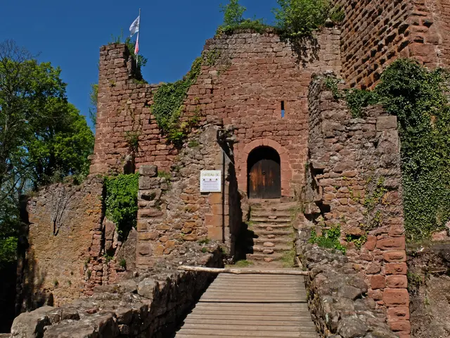 Der Eingangsbereich zur Burg Rathsamhausen. Gesperrt aus Sicherheitsgründen. | Foto: Alfred Schramm