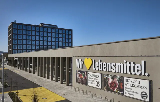 Am Firmensitz im badischen Offenburg öffnete im Februar 2025 das neue E center Kohler seine Türen. Zum Jahresende zogen rund 600 Mitarbeitende der Großhandlung in das angrenzende neue Dienstleistungszentrum von Edeka Südwest | Foto: Edeka Südwest/Michael Bode