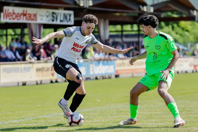 Der SV Linx (weißes Trikot) möchte sich am Sonntag in Auggen durchsetzen. | Foto: AW