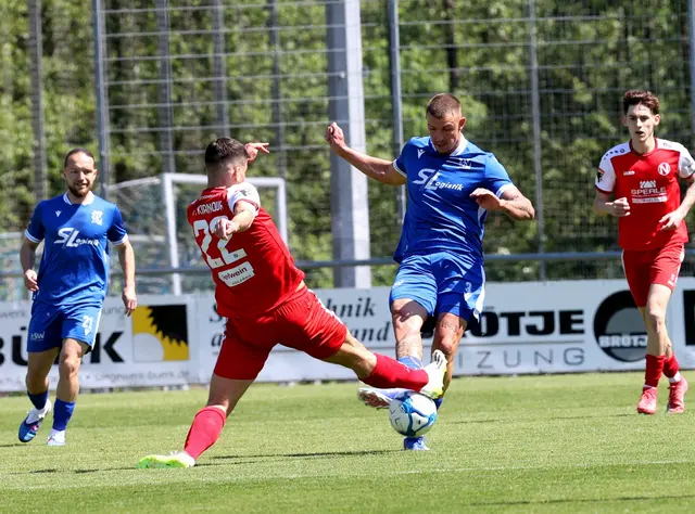 Oberacherns Luca Fritz (blaues Trikot) erzielte den 2:2-Ausgleich. | Foto: FS