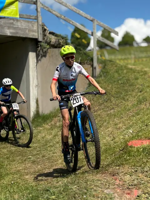 Felix Mengel kam trotz etwas Pech im Rennverlauf gerade noch in die Top 10!