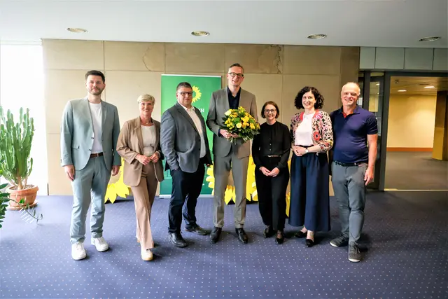 Von links: Pascal Haggenmüller, Cindy Holmberg, Daniel Lede Abal, Andreas Schwarz, Sandra Boser, Sarah Hagmann, Thomas Poreski | Foto: Lena Lux Fotografie &amp; Bildjournalismus 