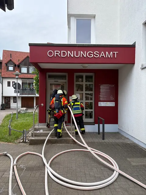 Die Feuerwehr Oberkirch hielt eine Übung am Rathaus ab. | Foto: Stadt Oberkirch/Denise Burkart