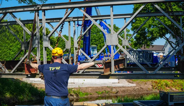 Die modulare Bailey-Brücke wird vor Ort montiert. | Foto: Stadt KEhl