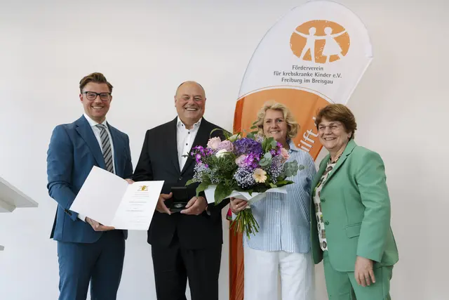 Von links: Oberbürgermeister Gregor Bühler, Johannes Bitsch, Manuela Bitsch, Frau Prof. em. Dr. Charlotte Niemeyer

 | Foto: Christina Dages