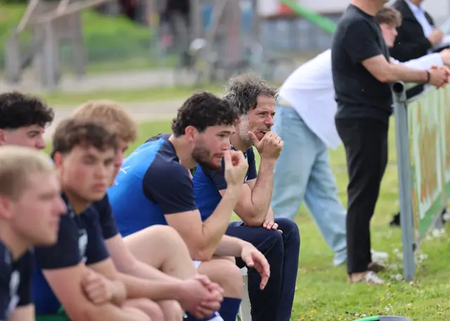SVN-Trainer Jan Herdrich (r.) musste im Spiel gegen den Tabellenführer Teningen personell jonglieren. | Foto: Fissler