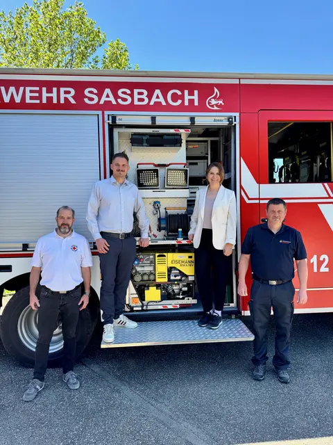 Markus Gründler, DRK-Ortsverein Sasbach, Maximilian Geier, Haupt- &amp; Ordnungsamt der Gemeinde Sasbach, Bürgemeisterin Dijana Opitz  und Swen Broß, Kommandant der freiwilligen Feuerwehr Sasbach | Foto: Franziska Müller/Gemeinde Sasbach