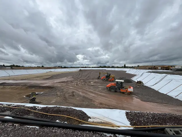 Dunkle Wolken über der Baustelle des Ortenau Klinikums Offenburg-Kehl: Trotz Klinikschließungen und Umstrukturierungen, um effizient zu arbeiten, würde die GKV-Reform das Defizit erhöhen. | Foto: Symbolbild gro