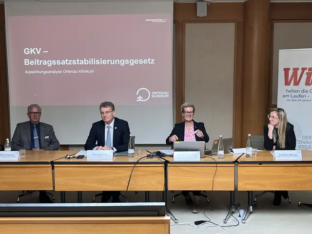 Dr. Peter Kraemer, Medizinischer Vorstand Ortenau Klinikum, Landrat Thorsten Erny, Claudia Bauer-Raabe, Vorstandsvorsitzende Ortenau Klinikum, und Kathleen Messer, Pflegerische Vorständin Ortenau Klinikum, kritisieren das geplante Beitragsstabilisierungsgesetz. | Foto: gro