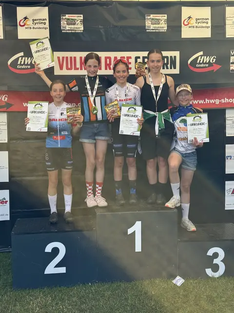 Anna Hoferer beim XCO Rennen auf Platz 1, Teamkollegin Sara Armbruster mit Platz 4. Top Leistungen bei den U13 Mädels vom SC Hausach!