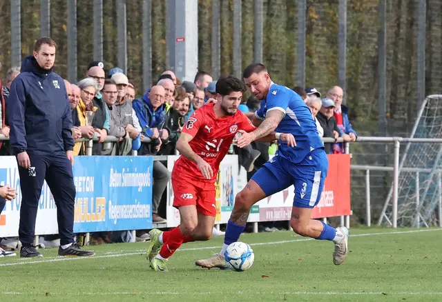Szene aus dem Hinspiel, als dem SV Oberachern (blaues Trikot) mit 1:7 gegen den VfR Mannheim deutlich die Grenzen aufgezeigt wurden. | Foto: FS