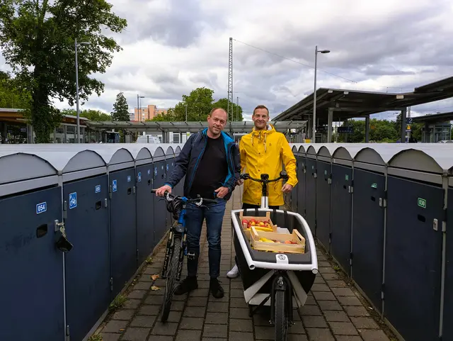 Öffentlichkeitsaktion zum Weltfahrradtag mit Ulrich Lebeda (l.) und Martin Stehr  | Foto: Stadtverwaltung Lahr