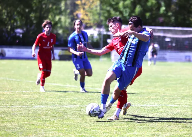 Der SV Rust (blau) hat derzeit die besten Karten für den Relegationsplatz. | Foto: Fissler
