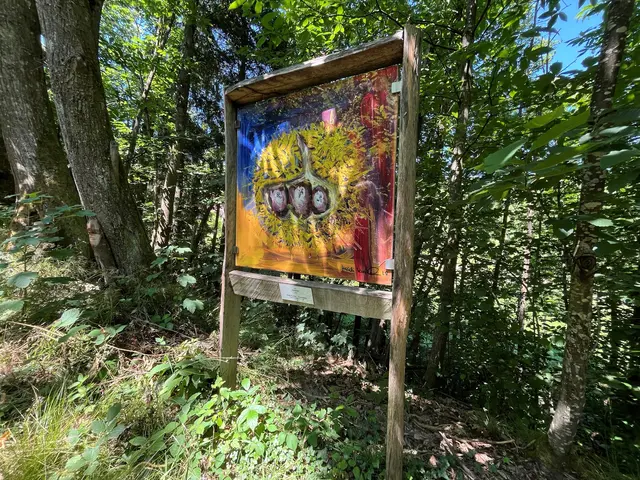 Das Kunstwerk "Keschde" stammt von Heidi Kunkel. | Foto: ag