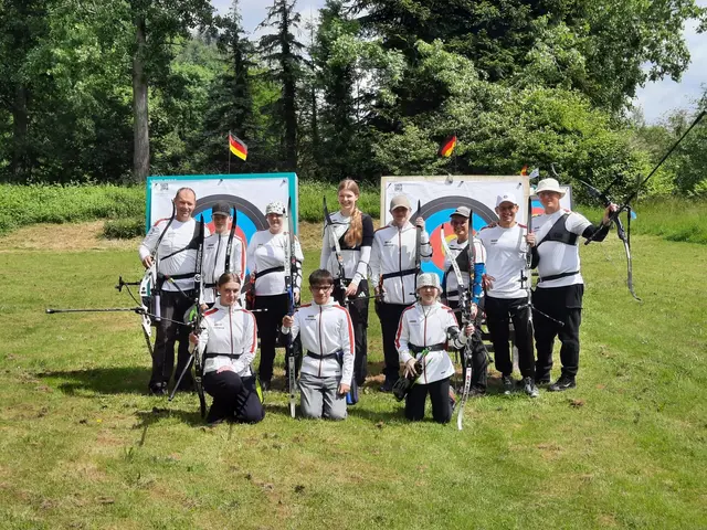 Die Aktiven des BSC Zell bei den Vereinsmeisterschaften (stehend, von links): Trainer Riccardo Hehr, Noah Müller, Miriam Huber, Sina Hehr, David Huber, Sabine Herm, Jürgen Zimmermann, Sportwart Konstantinos Zampras. Vorne, von links: Theda Gingter, Pedro Brucker und Lisa Huber. | Foto: Udo Müller
