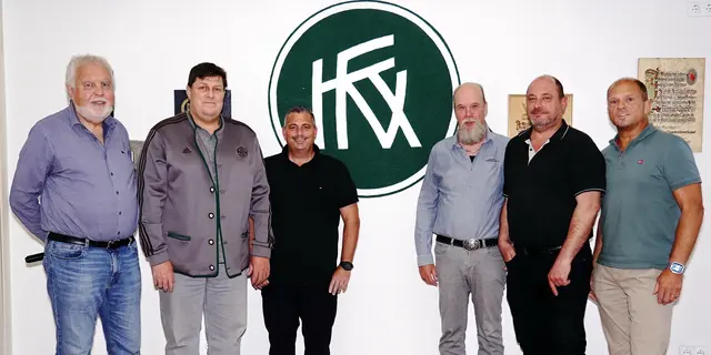 Vorstand (v. l.): Ehrenpräsident Claus Haberecht, Verwaltungsvorstand Marco Beck, Abteilungsleiter Fußball Senioren Steve Altmann, Finanzvorstand Stefan Kaiser, Abteilungsleiter Fußball Bernd Kuhn, Abteilungsleiter Leichtathletik, Ralf Heitzmann | Foto: KVF