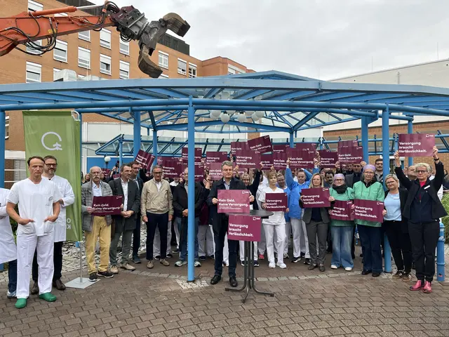 Mehr als 100 Teilnehmer forderten gemeinsam verlässliche Rahmenbedingungen für die Krankenhausversorgung. | Foto: Foto: mak