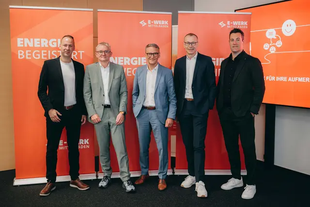 Matthias Heck (v. l.), Technischer Geschäftsführer E-Werk Netze, Martin Wenz, Finanzvorstand E-Werk Mittelbaden, Markus Ibert, Oberbürgermeister der Stadt Lahr, Bernhard Palm, Vorstandsvorsitzender E-Werk Mittelbaden, und Stephan Förster, Kaufmännischer Geschäftsführer E-Werk Netze | Foto: Elektrizitätswerk Mittelbaden