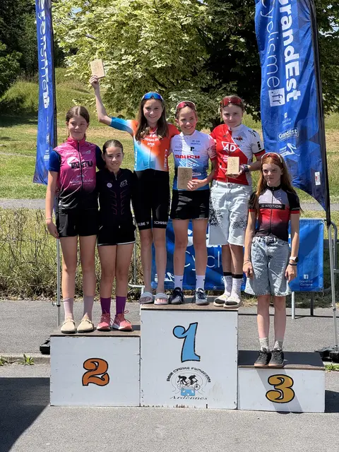 Anna Hofer siegt bei der TIJV in Frankreich.