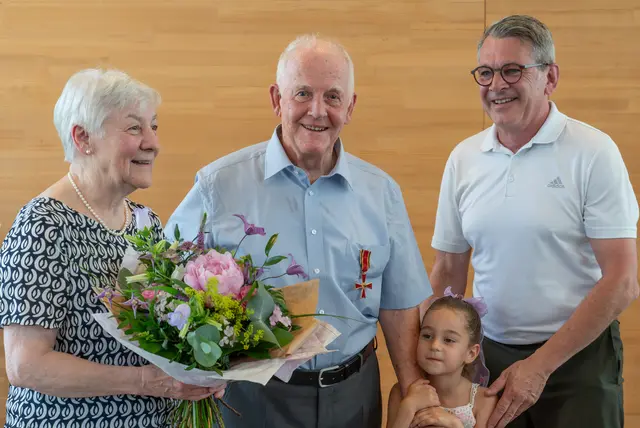 Christel Jais (v. l.), Erich Jais und OB Wolfram Britz | Foto: Stadt Kehl/Anette Lipowsky