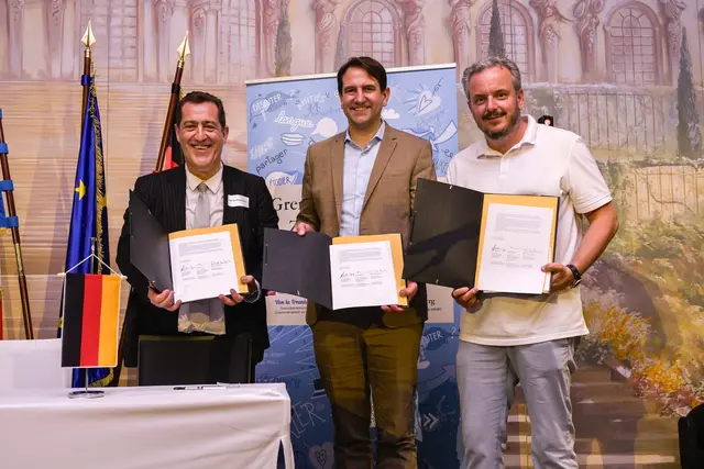 Generalkonsul Gaël de Maisonneuve und Kultusminister Andreas Jung gemeinsam mit Gastgeber Michael Mack, geschäftsführender Gesellschafter des Europa-Park und Honorarkonsul der Republik Frankreich | Foto: Europa-Park