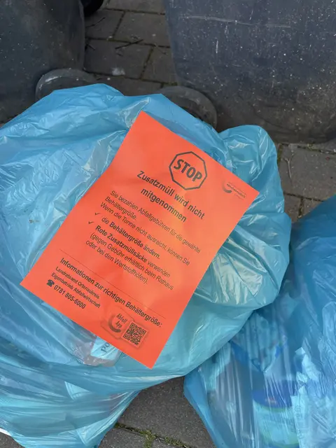 Zusätzlicher Müll wird nicht einfach so mitgenommen. | Foto: LRA, Eigenbetrieb Abfallwirtsch.