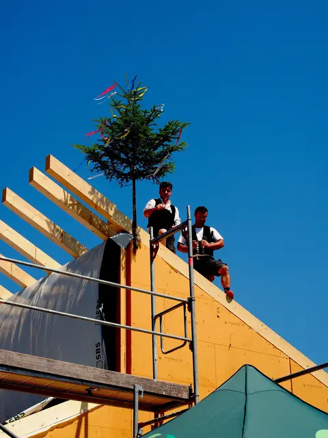 Die Zimmerleute beim traditionellen Richtspruch | Foto: Regierungspräsidium Freiburg/Landratsamt Ortenaukreis