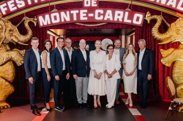 Familie Mack und die Fürstenfamilie im Themenbereich Monaco | Foto: Europa-Park