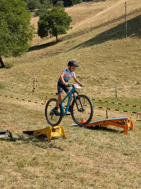 Tim Ronecker beim Technikparcour am Sprung