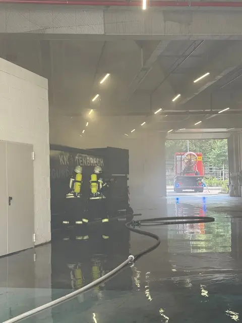 Im Rée Carré in Offenburg löschte die Feuerwehr Offenburg einen Brand in einer Papierpresse. | Foto: Feuerwehr Offenburg