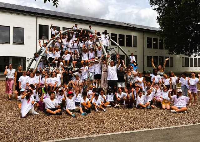 Gemeinsam für die Kinder: Lehrkräfte, Projektpartner, die unterstützenden Kiwanis-Clubs sowie die Rhein-Stiftung begleiten den „AUSTAUSCH DES DEUX RIVES“ in seinem zweiten Jahr. | Foto: Sandra Martin