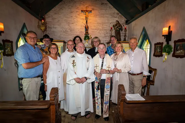 Die „Chapel San Antonio“ wird von den offiziellen Vertretern der Kirchen in Anwesenheit der Inhaberfamilie Mack in ökumenischer Verbundenheit feierlich eingeweiht. | Foto: Europa-Park