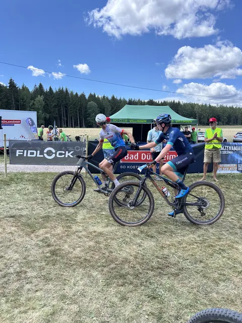 Jonathan und Felix in der Wechselzone beim 6h Rennen.