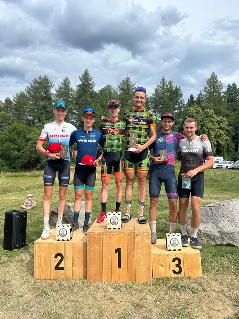 Jonathan Huber kam mit Felix Benz (MTB Team Oppenau) auf Platz 2. beim 6h Rennen in Breitbrunnen!