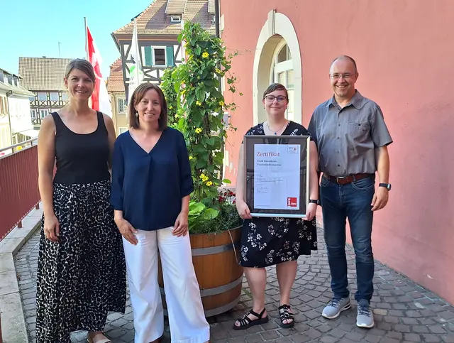 Linda Stengg (v. l.) und Diana Kebaier (Tourist-Info), Esther Lausch (Bürgerbüro) und Amtsleiter Wolfgang Spengler | Foto: Stadt Ettenheim