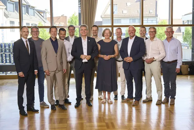 Dominik Fehringer (v. l.), Wolfram Britz, Manuel Tabor, Andreas Heck, Gregor Bühler, Torsten Erny, Marco Steffens, Bettina Kist, Pascal Weber, Armin Hansmann, Marco Gutmann, Markus Ibert, Uwe Geiser. 
Weitere nectanet - Aufsichtsratsmitglieder sind (nicht auf dem Bild):  Erik Weide, Stefan Hattenbach, Tobias Polley, Günter Pfundstein, Thomas Geppert, Matthias Litterst, Hans-Jürgen Decker, Stephanie Bartsch, Jürgen Riexinger, Sebastian Lebek, Imgard Sachsenmaier, Peter Rottenecker, Brigitta Schrempp, Lüder Fromm. | Foto: nectanet
