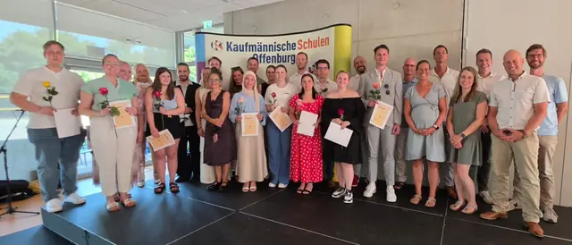 Erfolgreicher Abschluss der Berufsausbildung an den Kaufmännischen Schulen Offenburg: Die Preisträger des Bereichs Industrie, Bank, Rechtsanwaltfachangestellte, Notarfachangestellte und Automobilkaufmann | Foto: Peter Faller/Kaufmännische Schulen